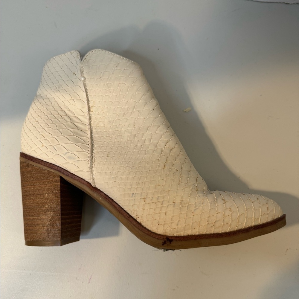 Mia White Python Ankle Booties, Size 8.5 - Picture 6 of 13